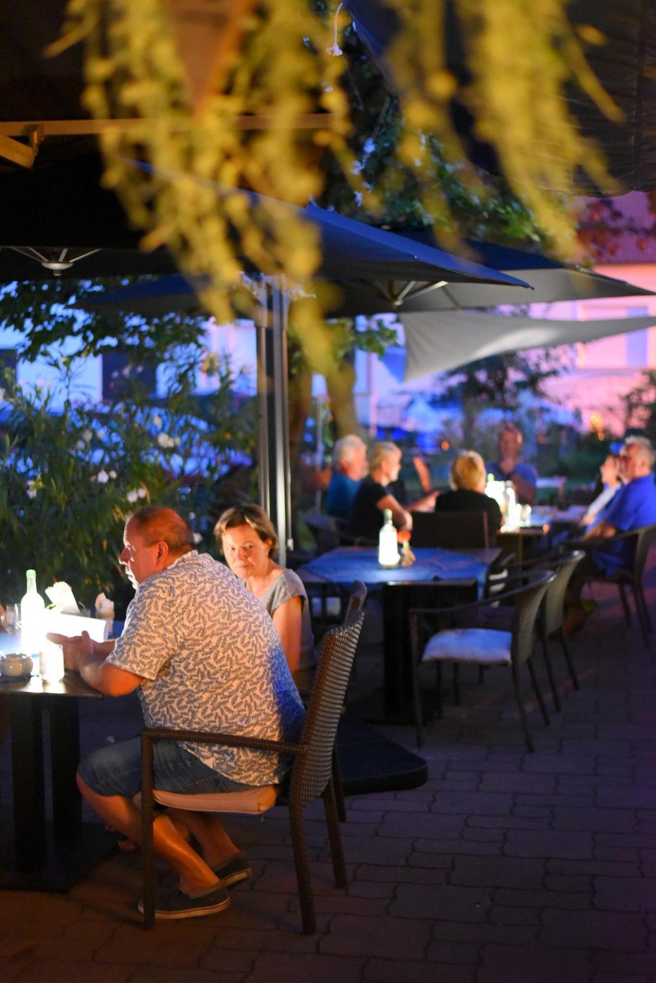 Pension Julia & Haus Elisabeth - Wallner'S Hofheuriger & Weinhof メルビッシュ・アム・ゼー エクステリア 写真