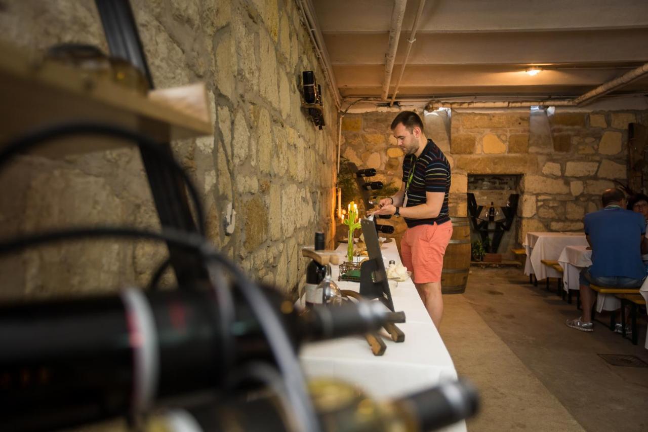 Pension Julia & Haus Elisabeth - Wallner'S Hofheuriger & Weinhof メルビッシュ・アム・ゼー エクステリア 写真