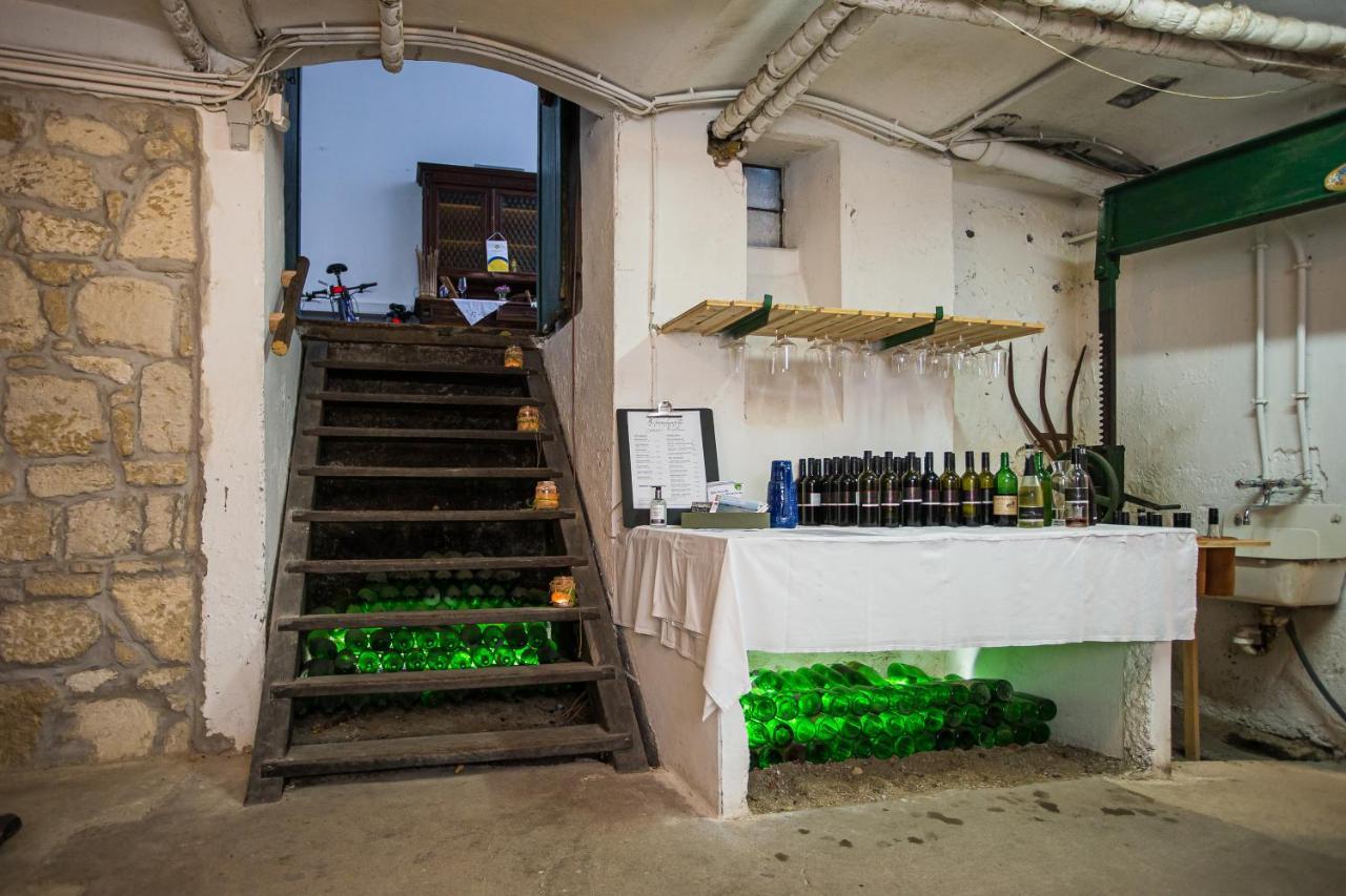 Pension Julia & Haus Elisabeth - Wallner'S Hofheuriger & Weinhof メルビッシュ・アム・ゼー エクステリア 写真