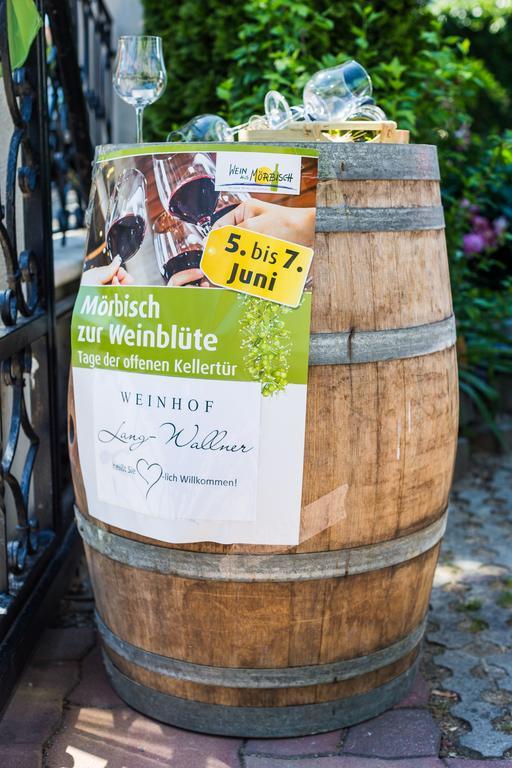 Pension Julia & Haus Elisabeth - Wallner'S Hofheuriger & Weinhof メルビッシュ・アム・ゼー エクステリア 写真