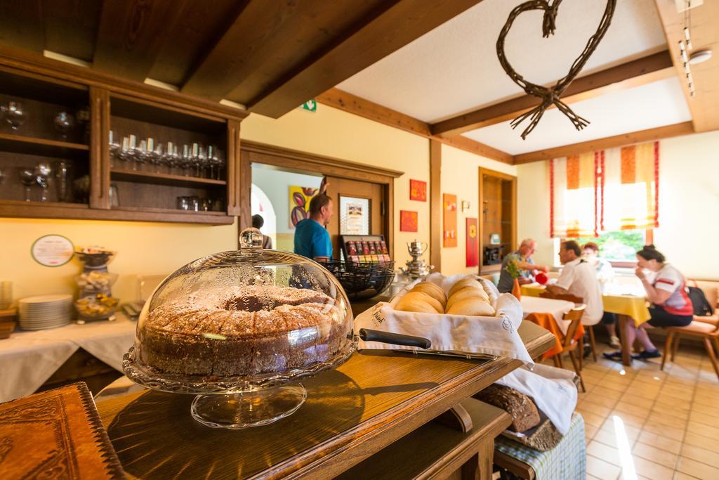 Pension Julia & Haus Elisabeth - Wallner'S Hofheuriger & Weinhof メルビッシュ・アム・ゼー エクステリア 写真