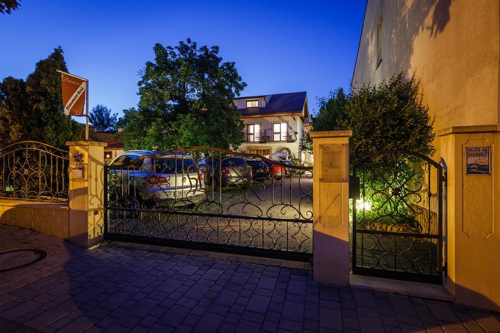 Pension Julia & Haus Elisabeth - Wallner'S Hofheuriger & Weinhof メルビッシュ・アム・ゼー エクステリア 写真