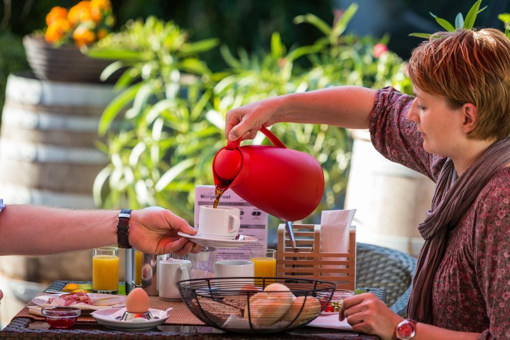 Pension Julia & Haus Elisabeth - Wallner'S Hofheuriger & Weinhof メルビッシュ・アム・ゼー エクステリア 写真